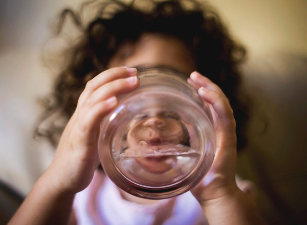 Girl drinking water | Elizabeth Ordonez, Offset